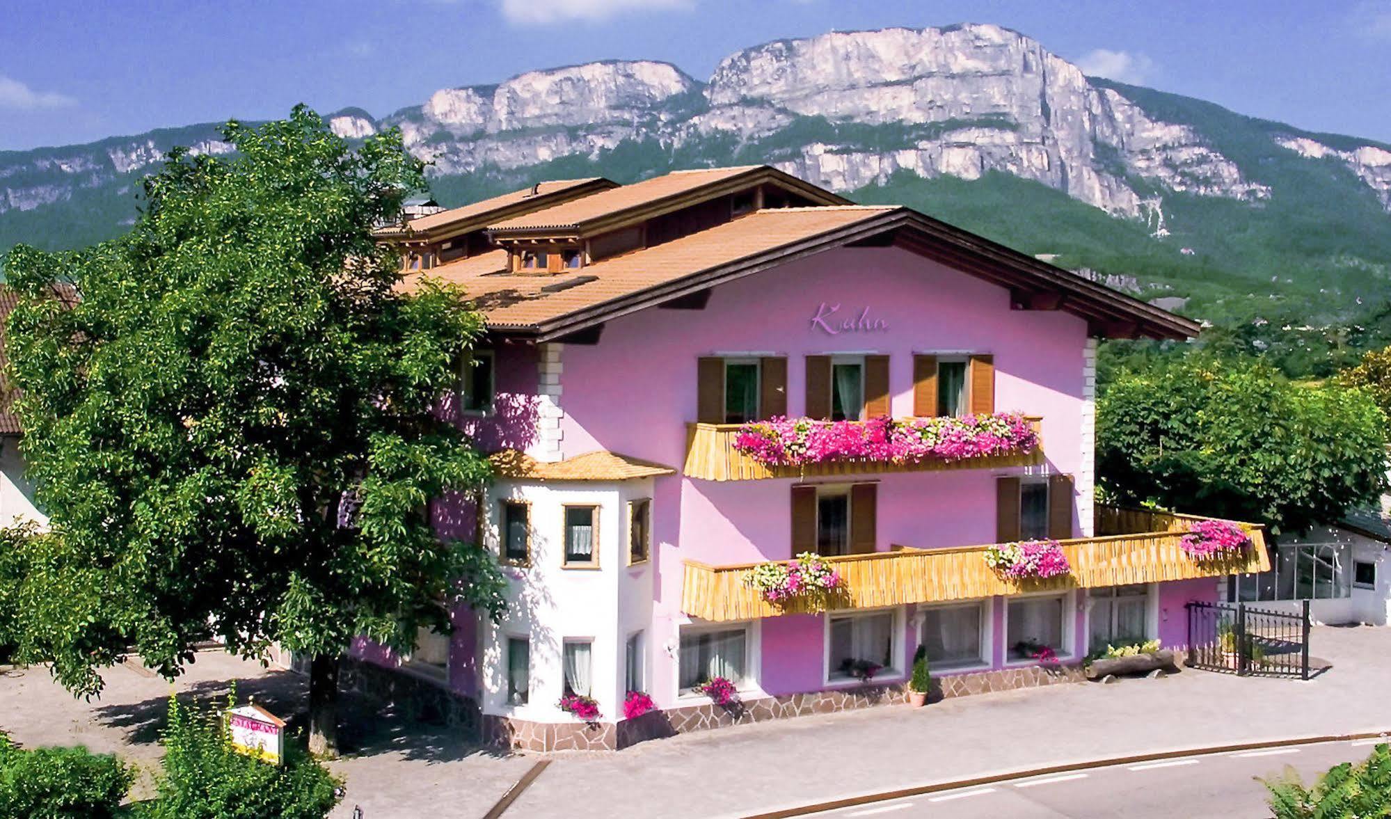 Hotel Kuhn Terlano Exterior foto